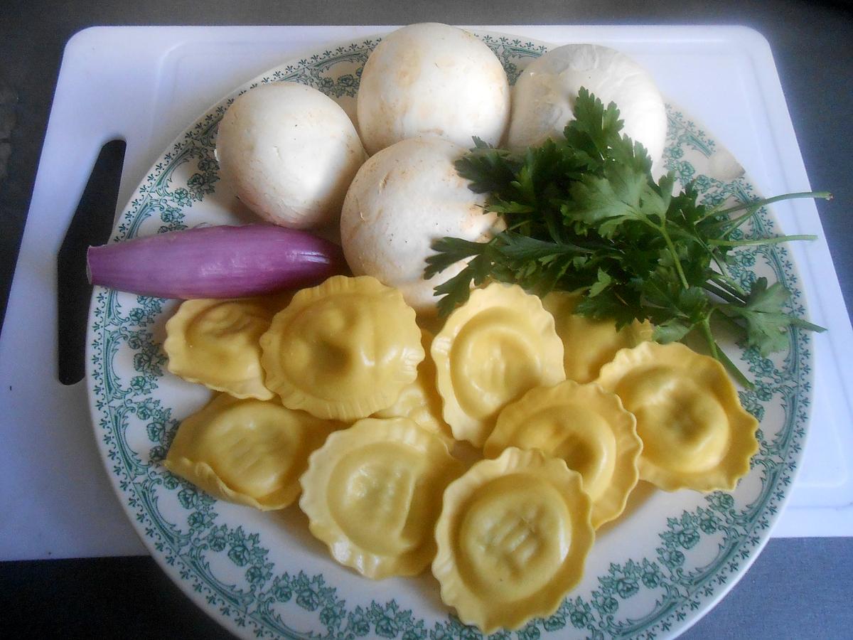 recette POELEE DE CHAMPIGNONS AUX RAVIOLI CHEVRE ET FINES HERBES