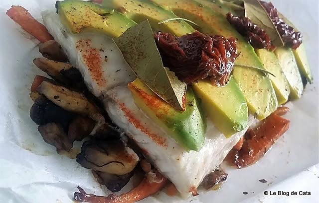 recette Papillote de poisson maigre à l'avocat et aux tomates confites