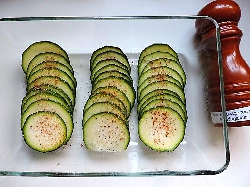 recette Filet de cabillaud en croûte de bagna cauda sur un lit de courgettes, accompagné de vitelottes