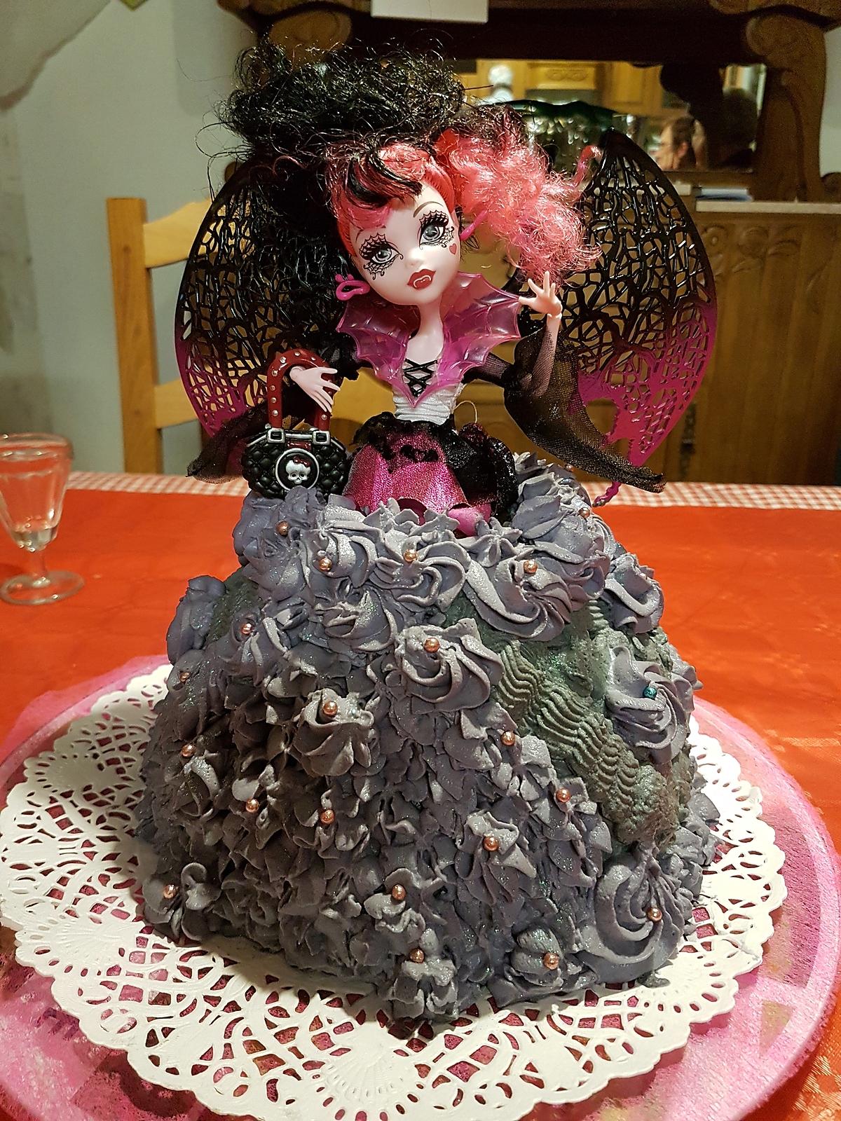 recette Gâteau au yaourt  Amandine 6 ans  ... et sa  poupée  " Monster High Halloween  "  au chocolat et spéculoos