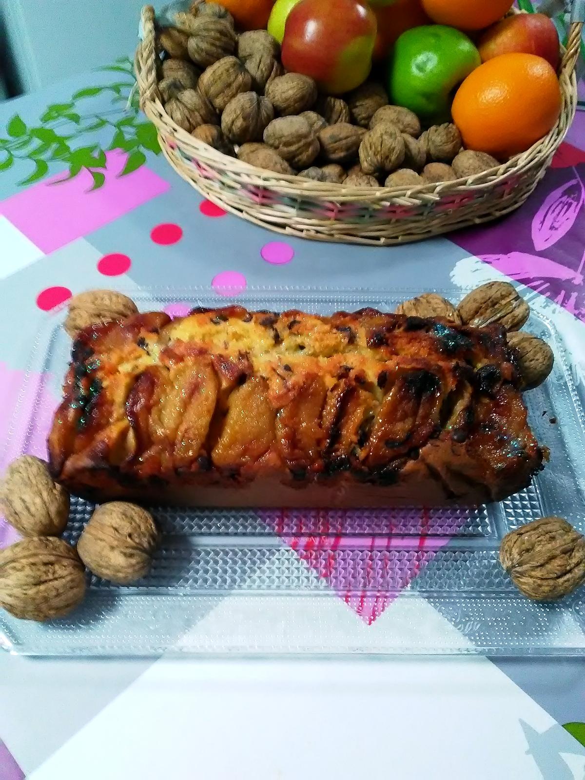 recette Gâteau de l'Automne aux noix  ...cannelle & poires  &  pommes  ... flambée à l'alcool de poire et  pépites  chocolat