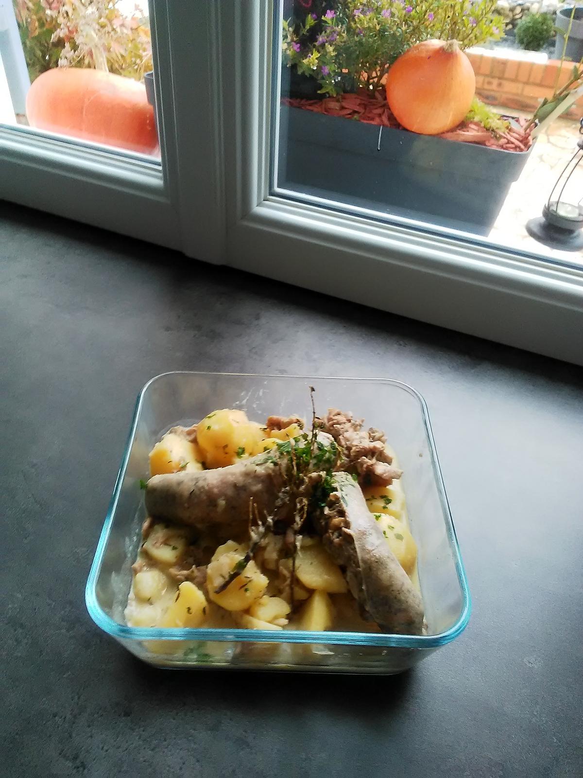 recette Andouillettes de canard mijotées au vin blanc et  pommes de terre au thym