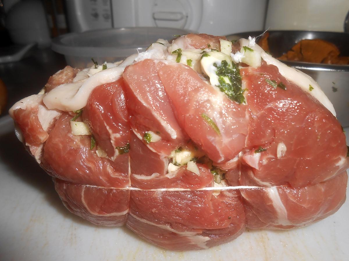 recette ROTI DE PORC ECHINE A LA PERSILLADE ET GIROLLES