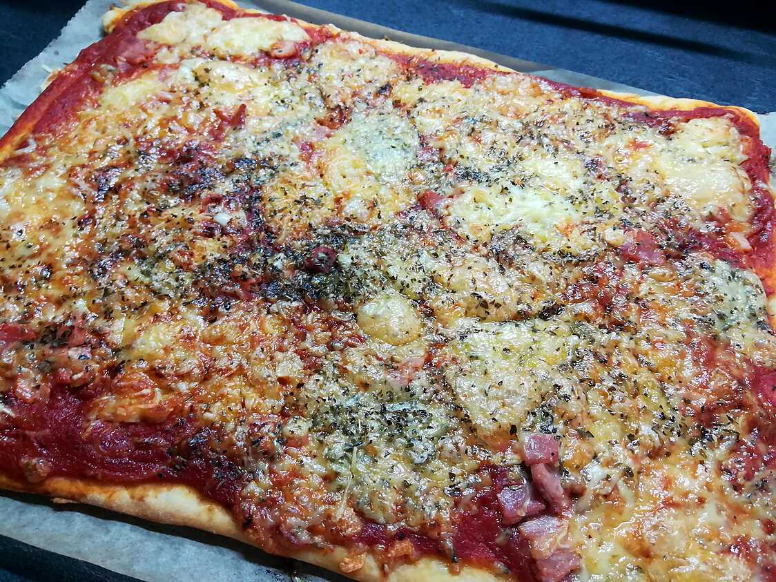 Recette de Pizza jambon fromage pâte a la pomme de terre