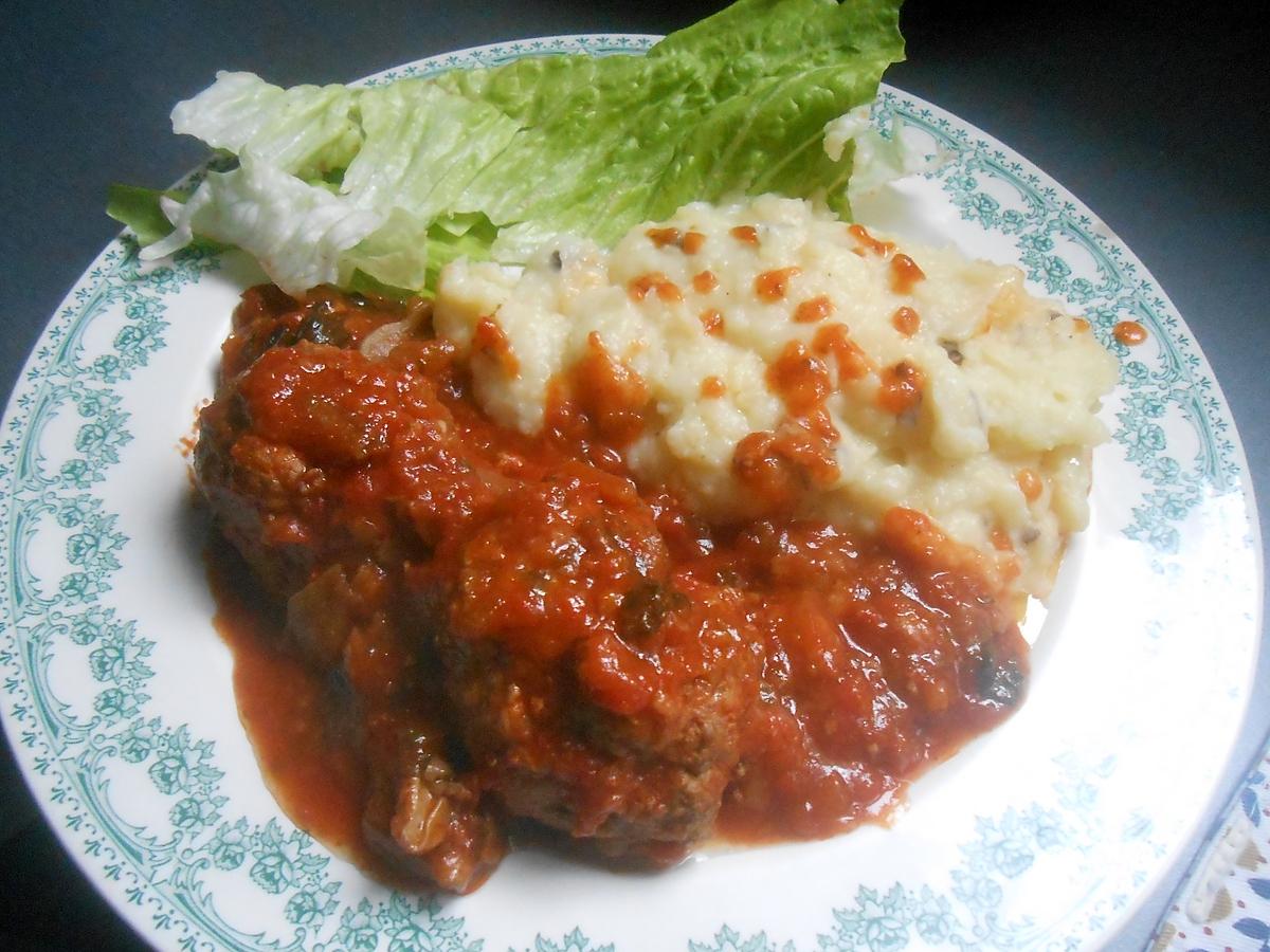 recette POLPETTE A LA SAUCE TOMATE ET SA PUREE AUX NOISETTES