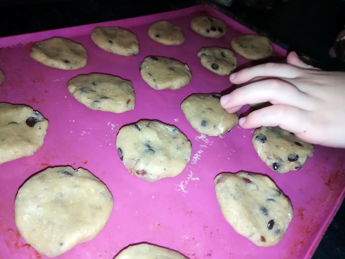 recette Cookies a la farine de châtaigne éclats de marron glacés et pépites de chocolat