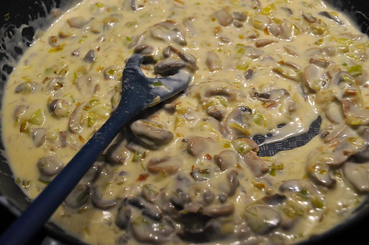 recette Croustillant de saumon à la crème de poireaux champignons