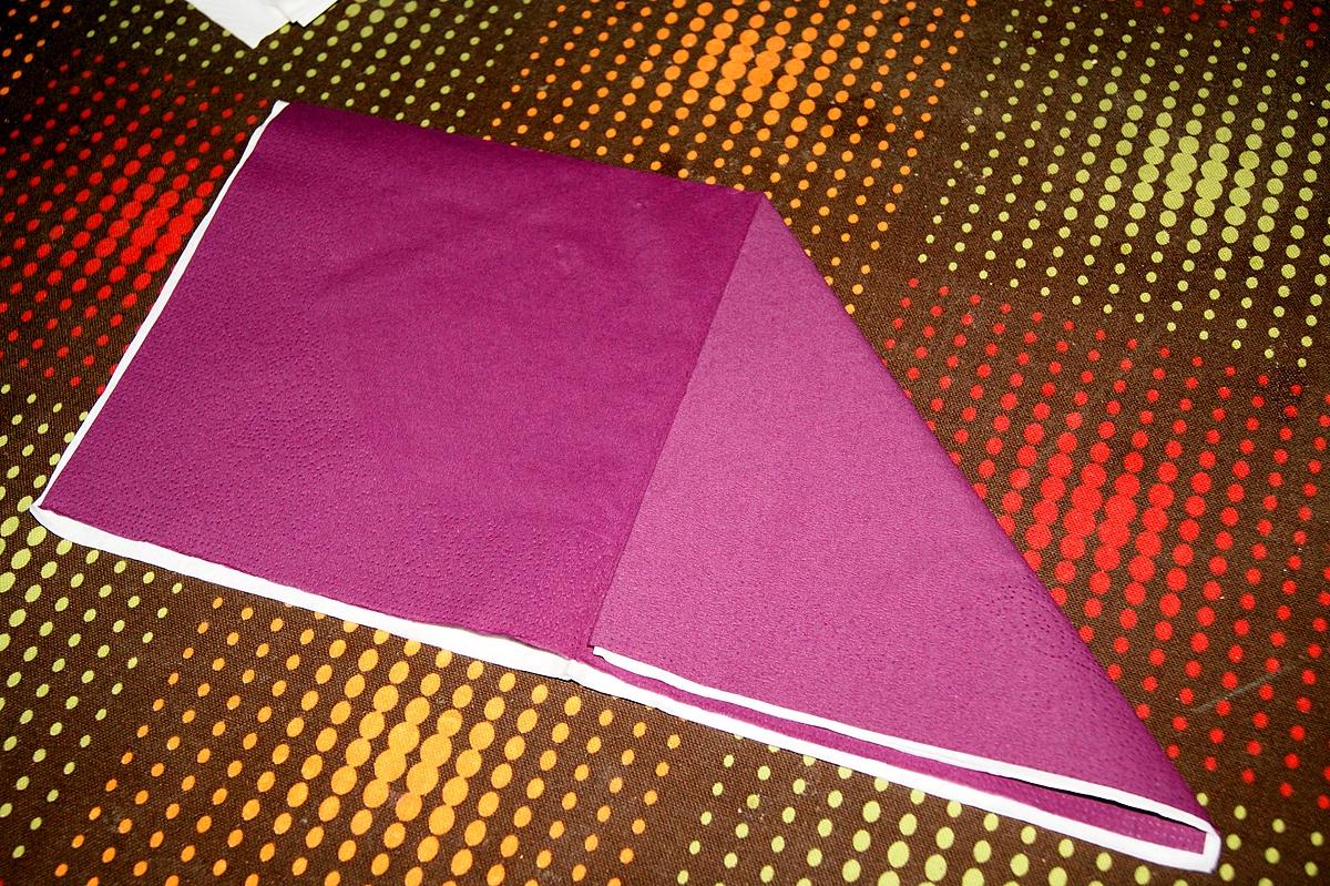 recette Pliage de serviette fleur de lys et table de nouvel an (thème violet/blanc)