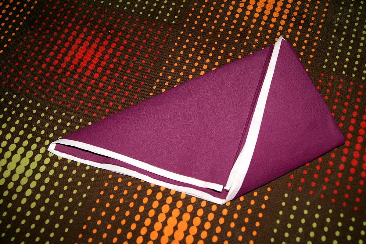 recette Pliage de serviette fleur de lys et table de nouvel an (thème violet/blanc)