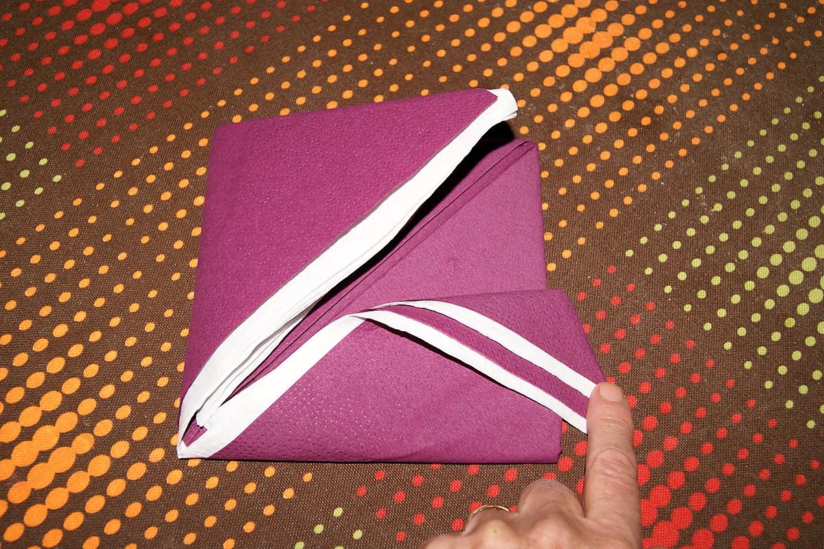 recette Pliage de serviette fleur de lys et table de nouvel an (thème violet/blanc)