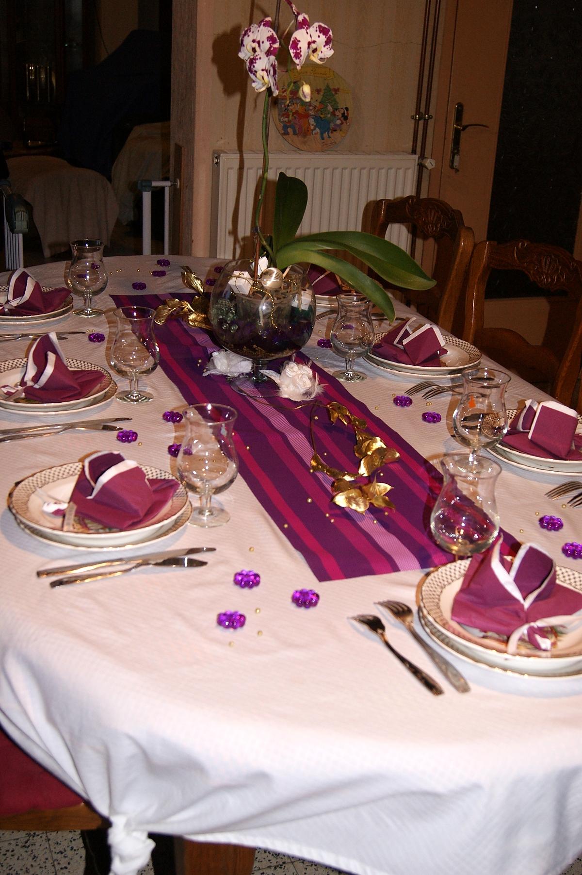 recette Pliage de serviette fleur de lys et table de nouvel an (thème violet/blanc)