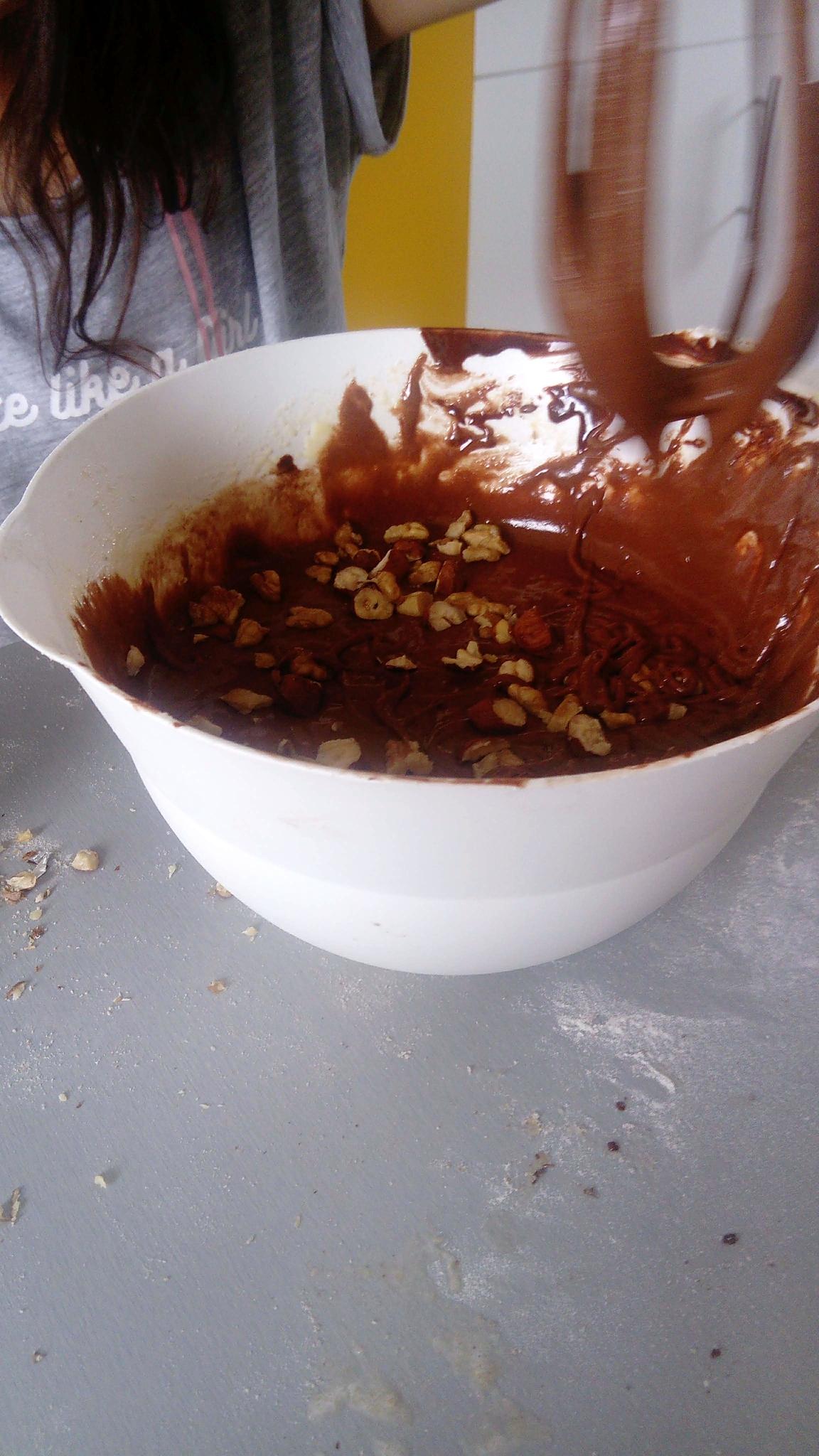 recette outrageous cookies  au chocolat de  martha  stewart;  le blog  de samar  avec ajout  noix  ;  noisettes