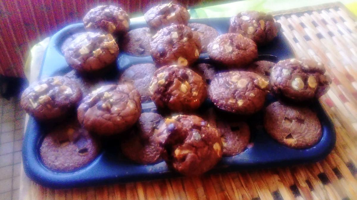 recette outrageous cookies  au chocolat de  martha  stewart;  le blog  de samar  avec ajout  noix  ;  noisettes