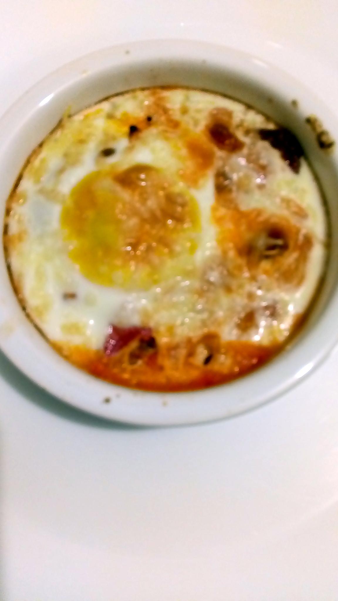 recette oeufs cocotte sur lit de tomate chorizo