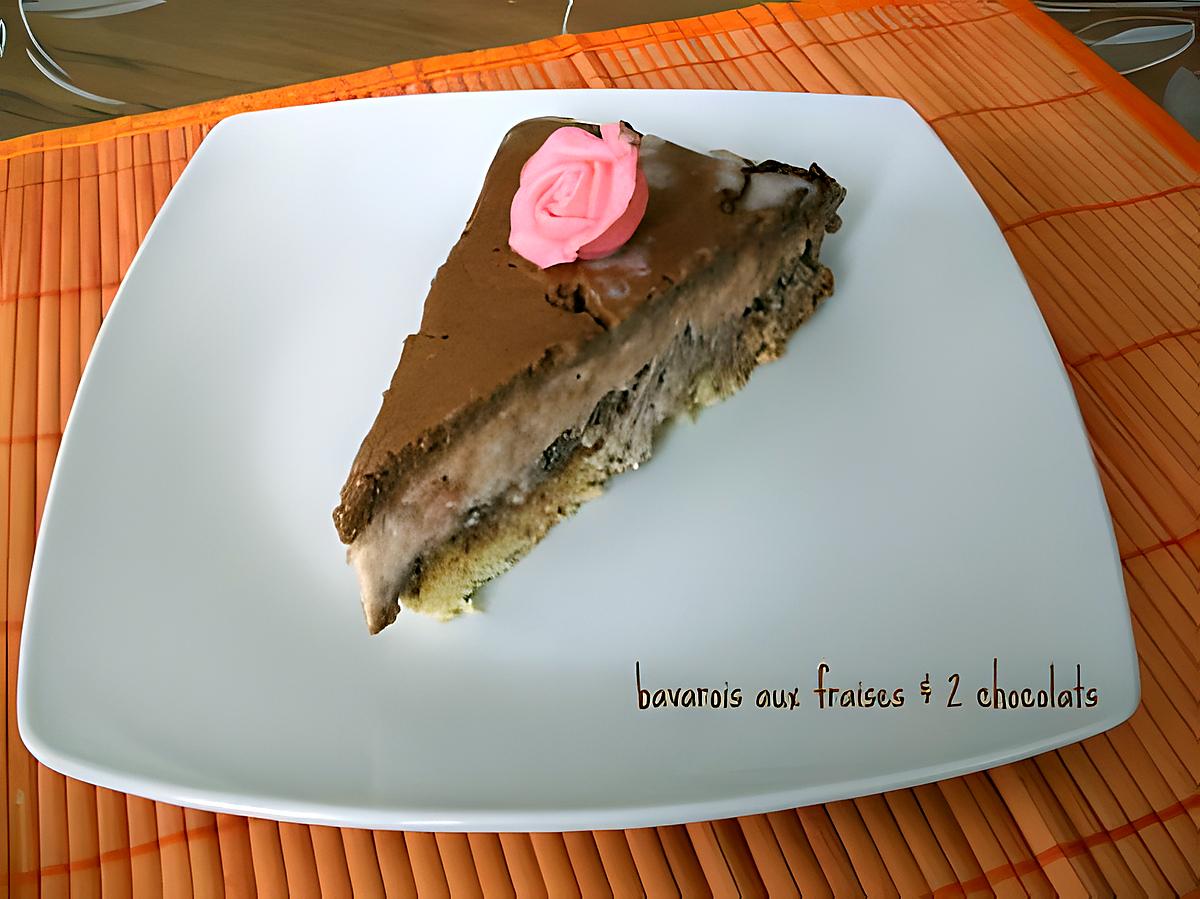 recette bavarois aux fraises entre deux mousses au chocolat sur une dacquoise