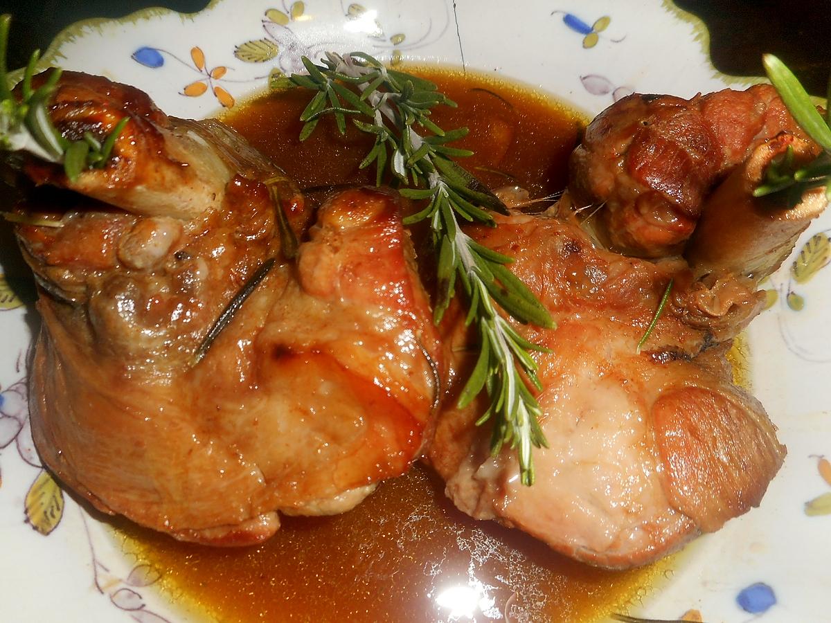 recette Souris d agneau fondante cuite dans son jus a l orange et au romarin