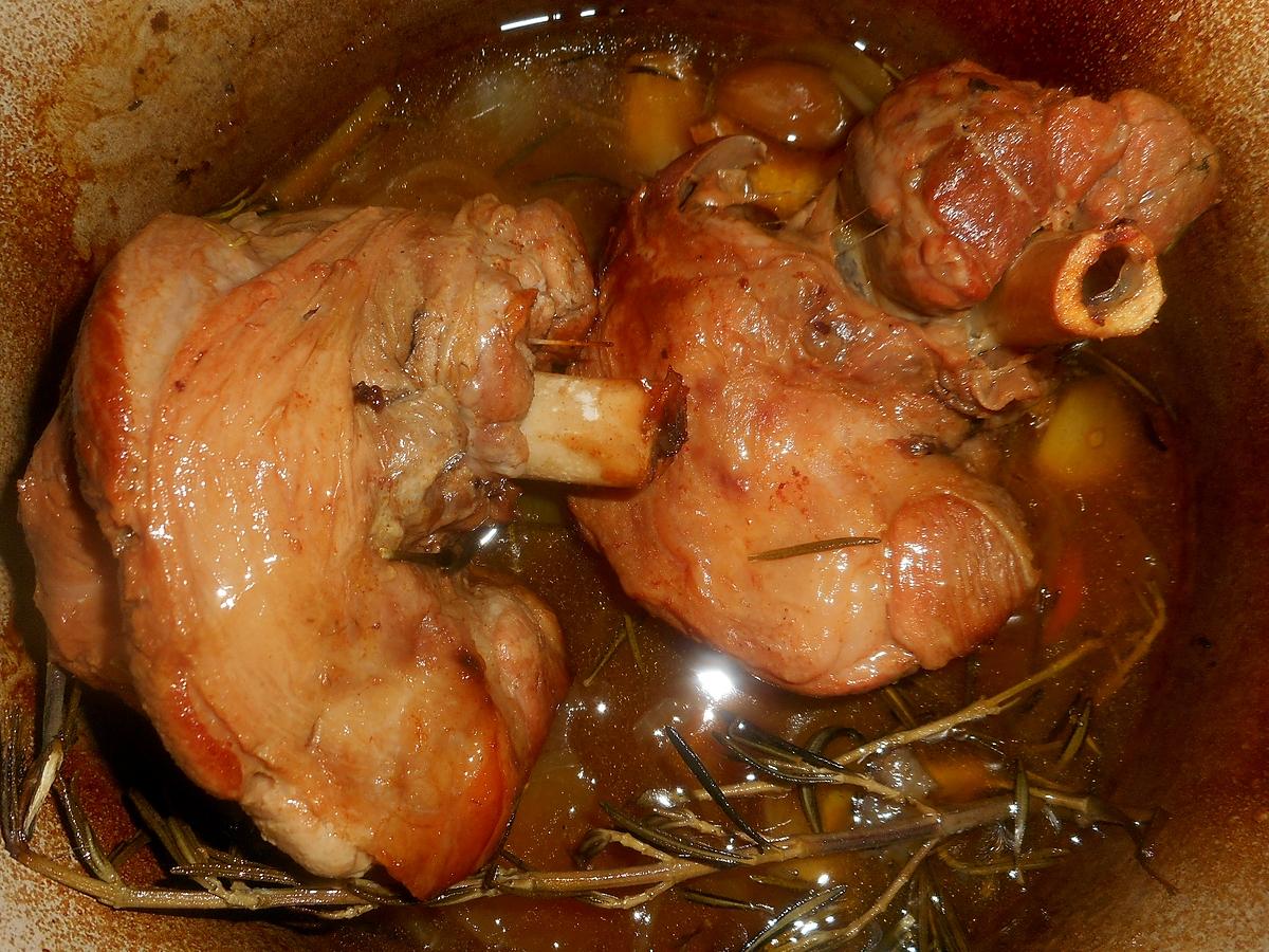 recette Souris d agneau fondante cuite dans son jus a l orange et au romarin