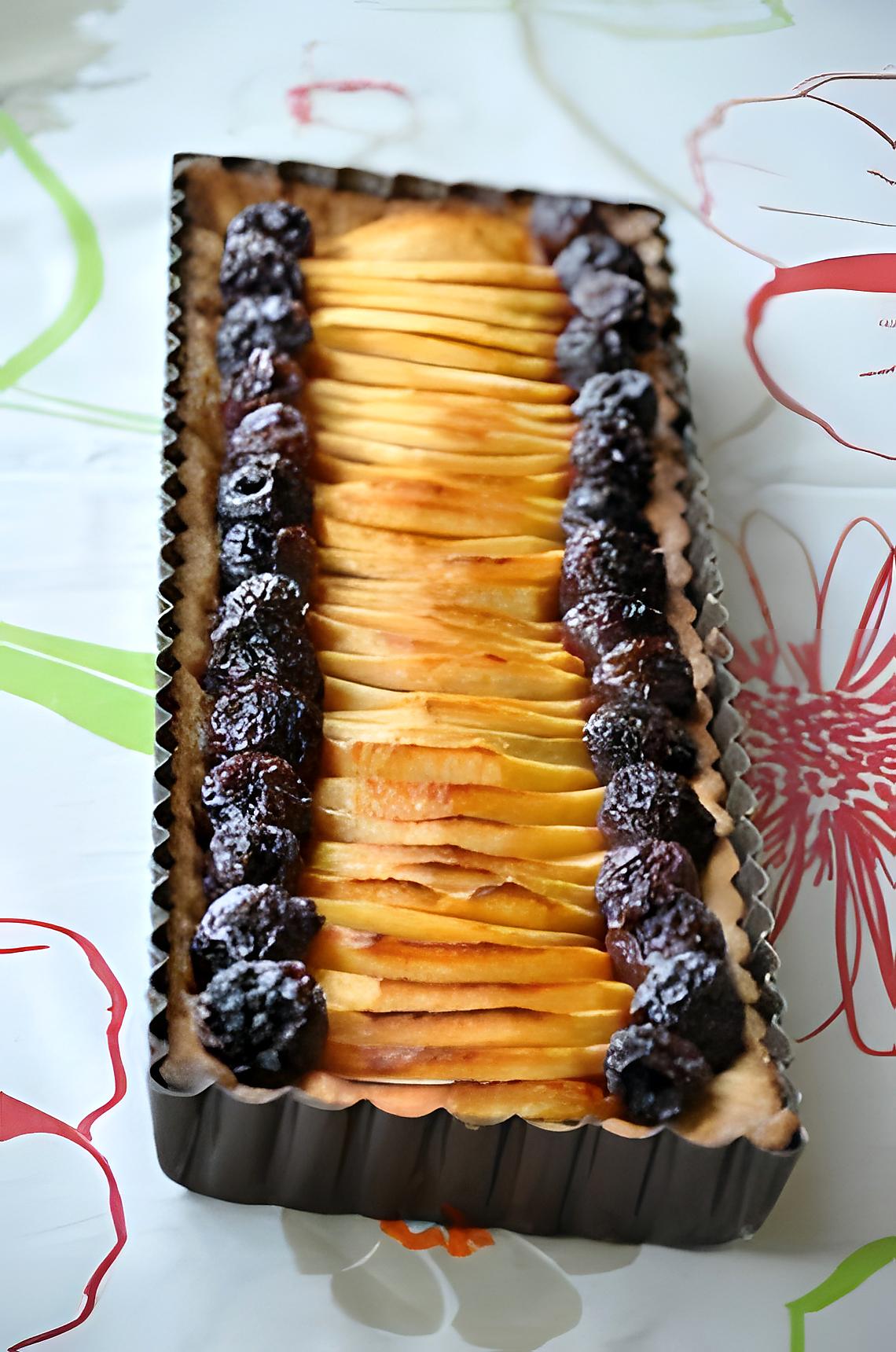 recette Tarte aux Pommes et Cerises sur compotée de Poires