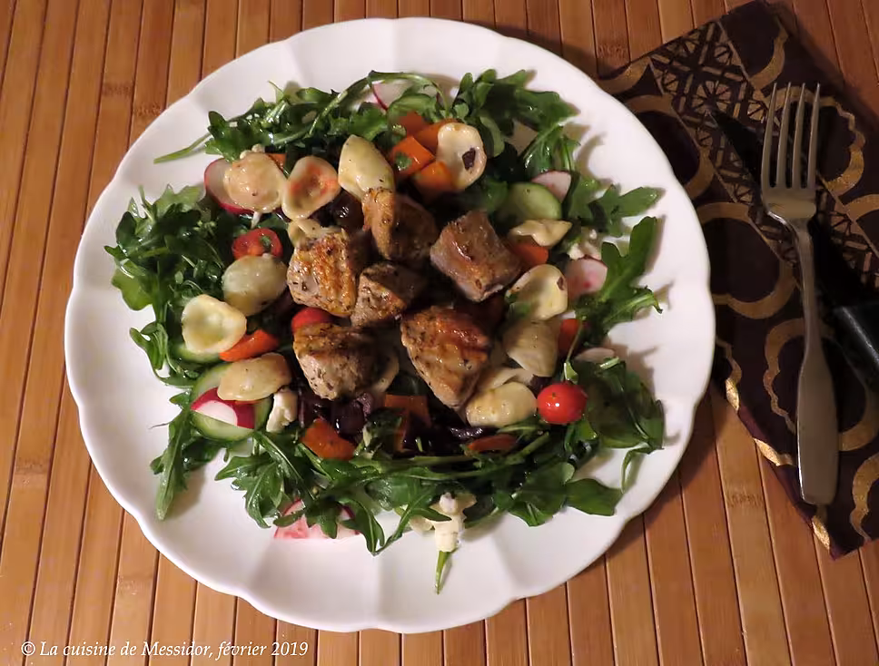 recette Brochettes de porc au four et salades à la grecque +