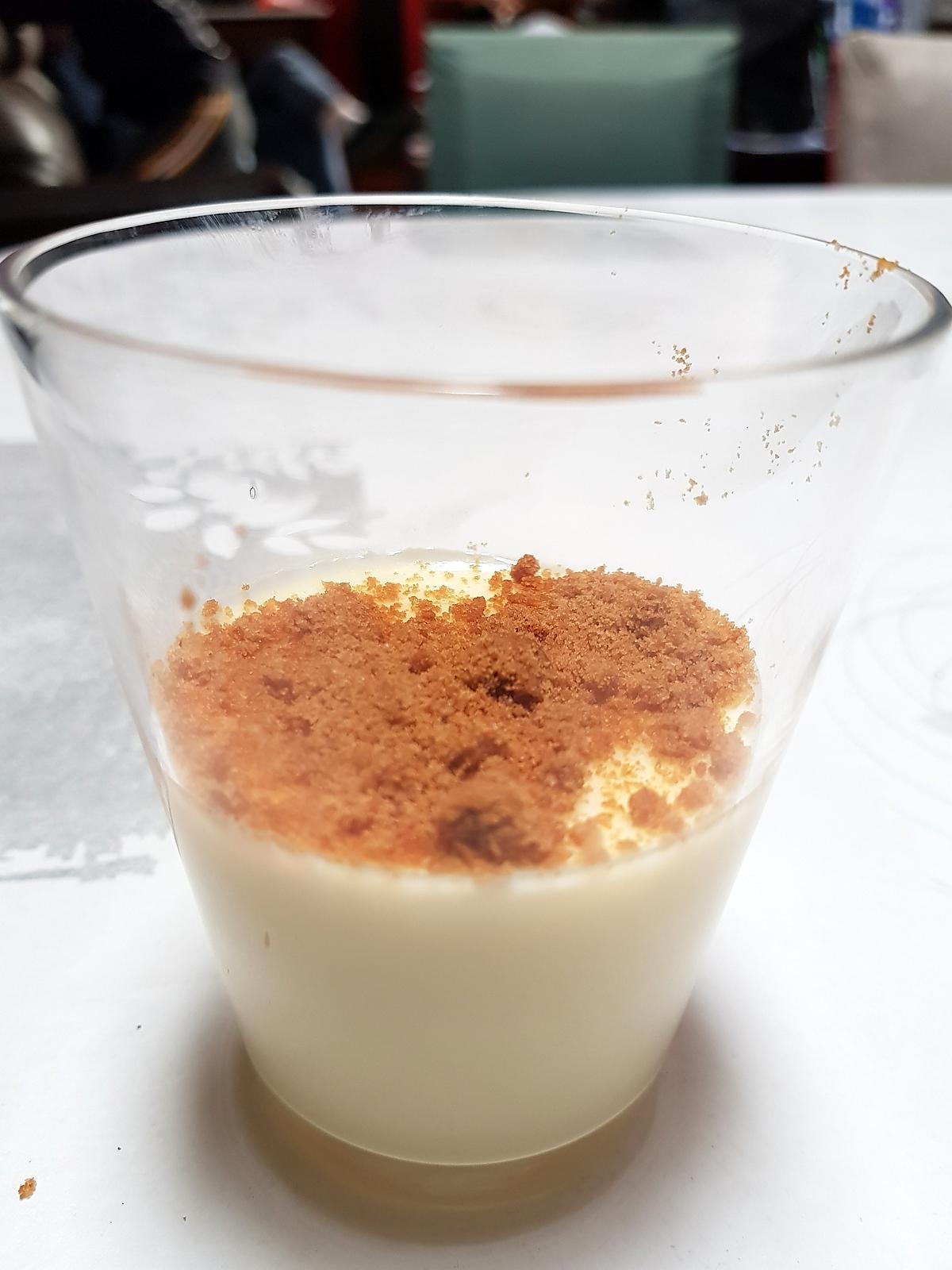 recette Panna cotta au chocolat blanc et aux spéculoos