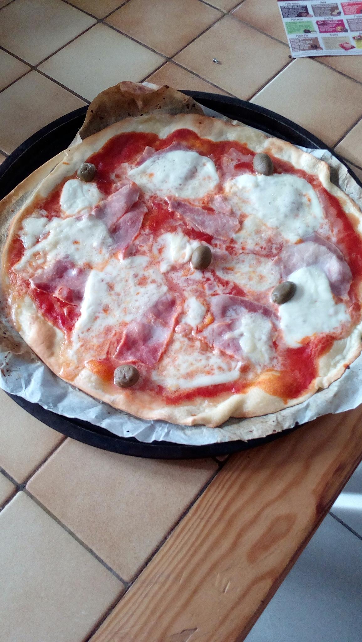 recette Pizza jambon-mozzarella di buffala