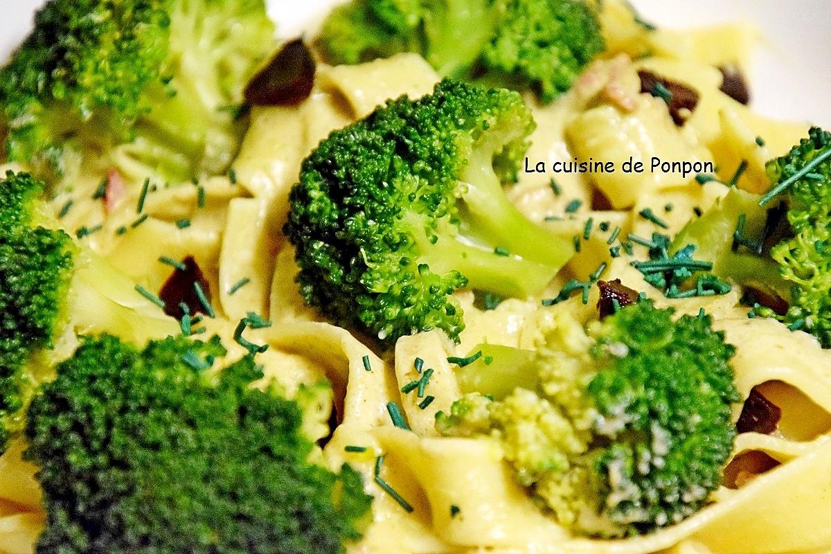 recette Pâtes nids à la crème de brocoli et ail noir, végétarien