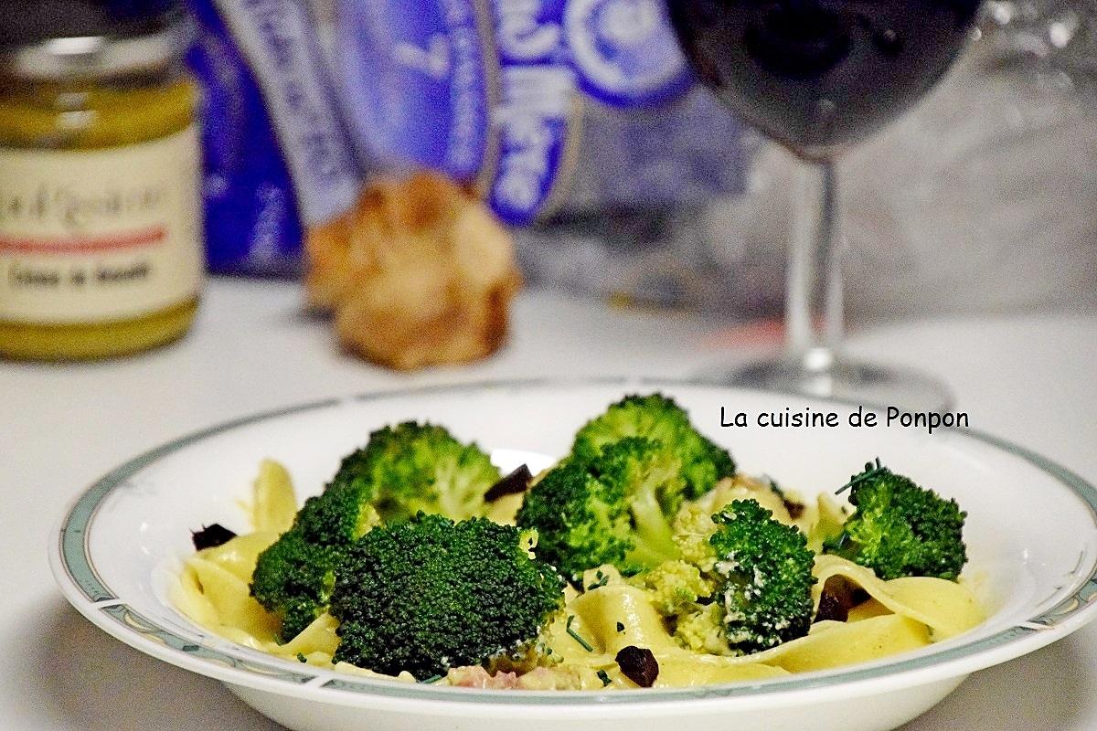 recette Pâtes nids à la crème de brocoli et ail noir, végétarien