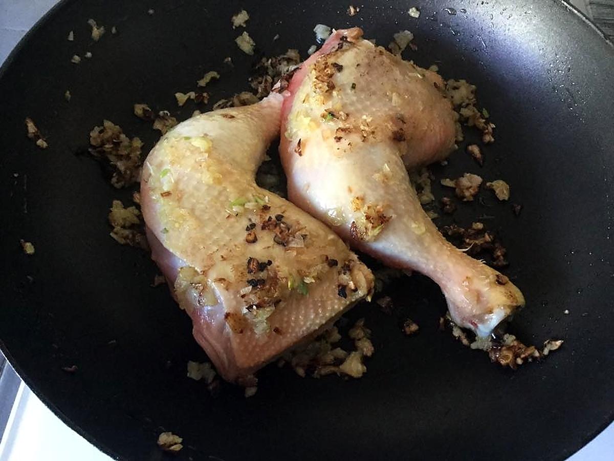 recette CUISSES DE POULET à la sauce AUX CHAMPIGNONS