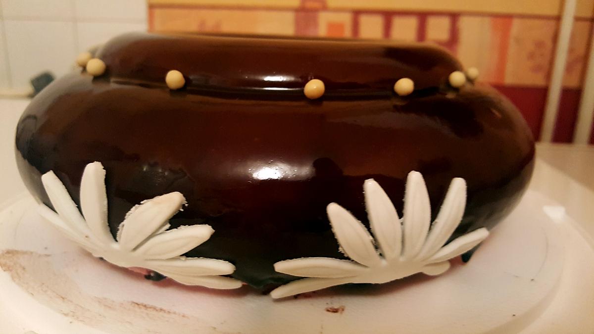 recette Entremet framboise chocolat blanc et glaçage miroir.