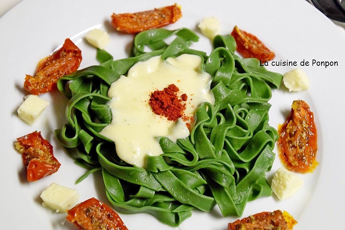 recette Tagliatelles à la spiruline et servies aux couleurs de l'Italie, végétarien