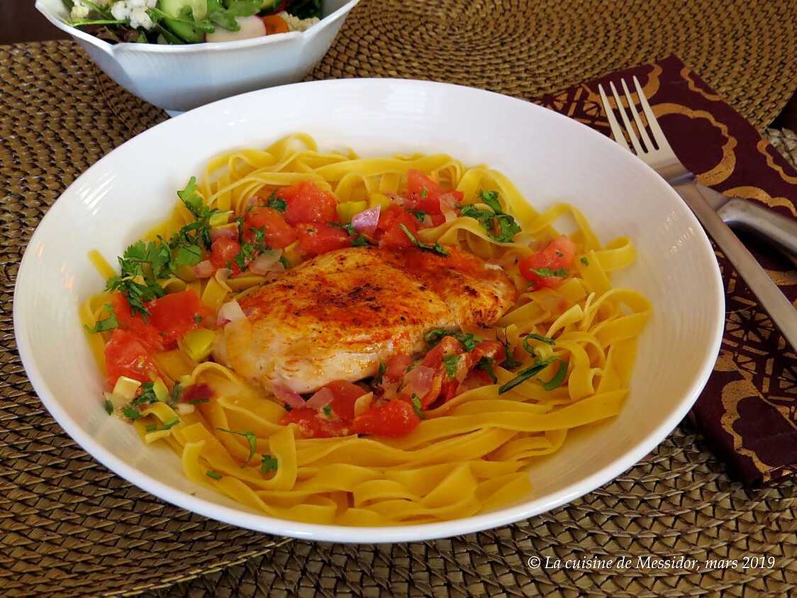 Escalopes de poulet, vin blanc et tomate fraîche +