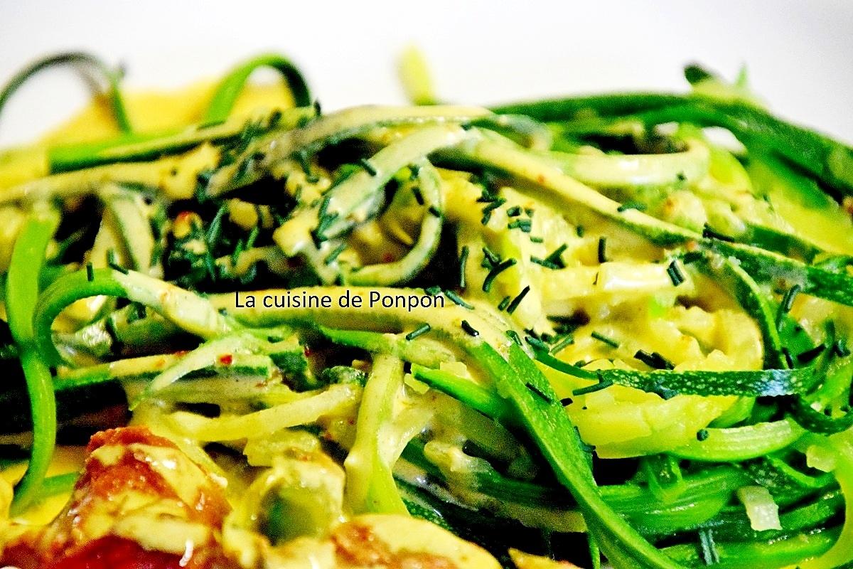 recette Tagliatelles de courgette et brochettes à la sauce moutarde, végétarien