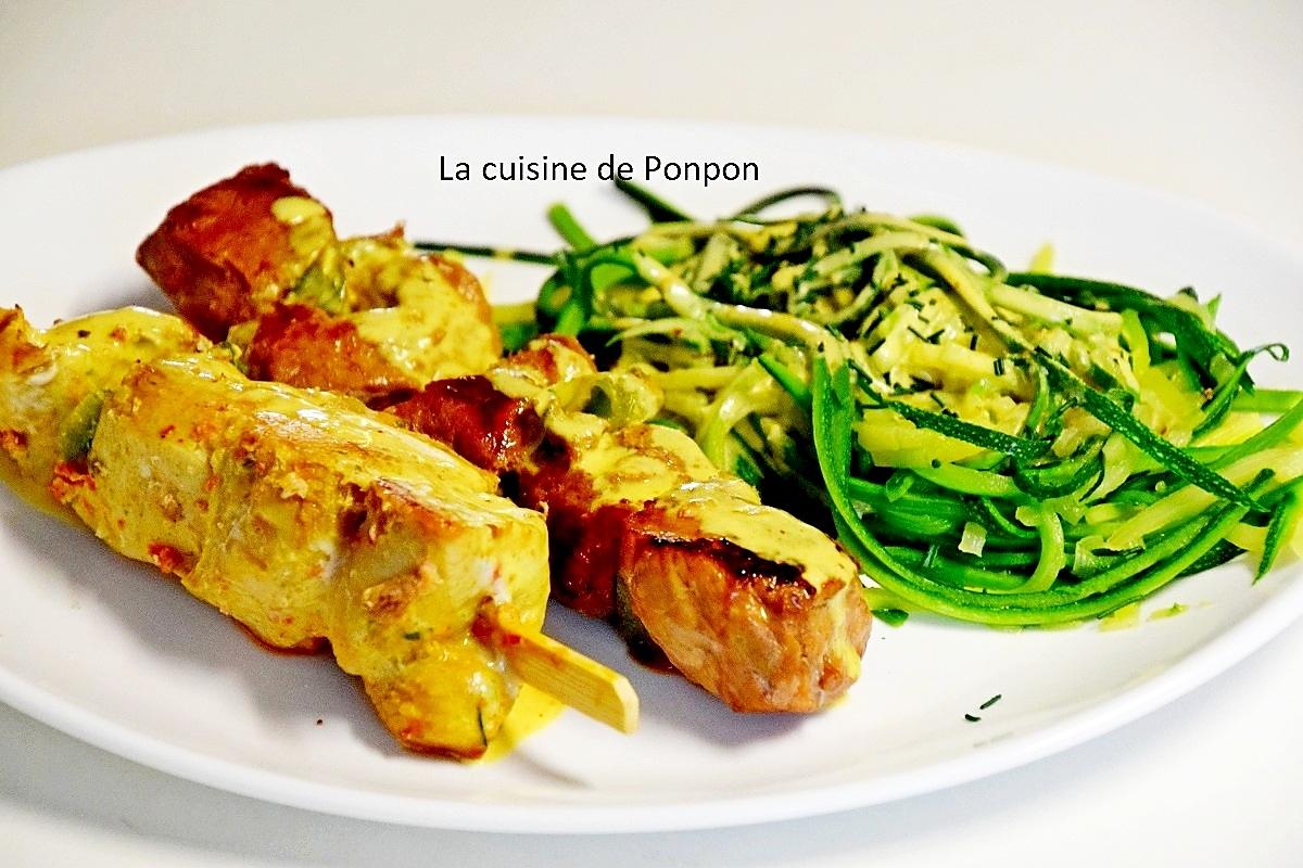 recette Tagliatelles de courgette et brochettes à la sauce moutarde, végétarien