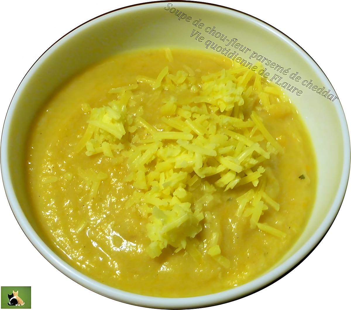 recette Soupe de chou-fleur parsemée de cheddar