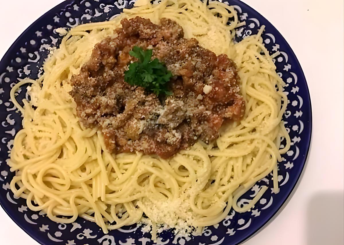 recette SPAGHETTIS À LA SAUCE BOLOGNAISE