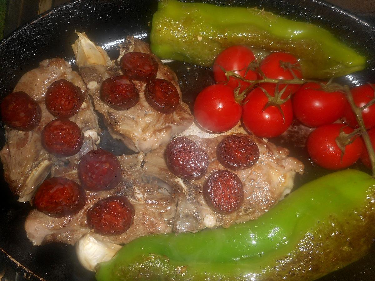 recette Cotes d agneau au chorizo,poivron,tomates