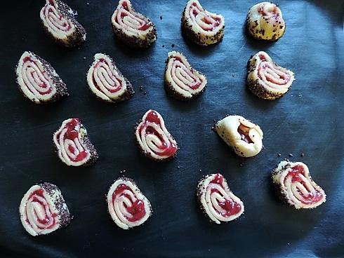 recette Biscuit spirale à la confiture de framboise et perles de chocolat