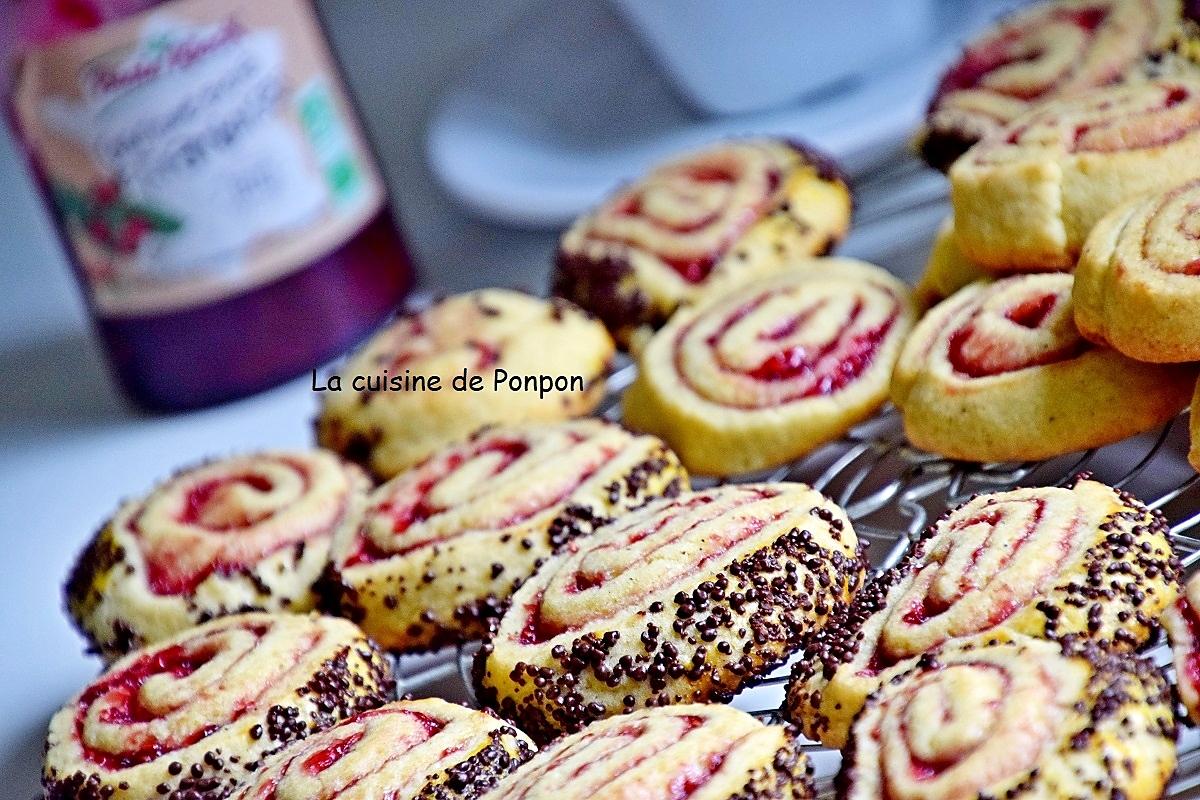 recette Biscuit spirale à la confiture de framboise et perles de chocolat