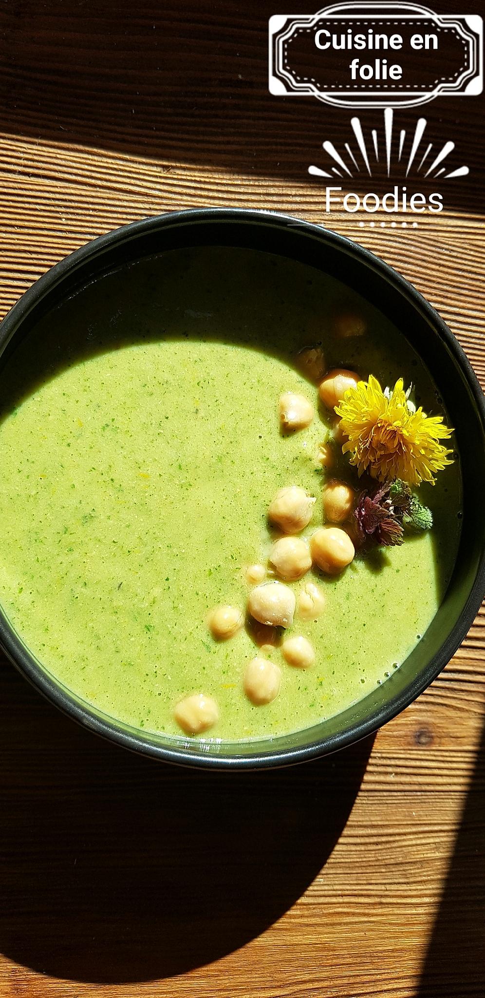 recette Velouté d'orties,pissenlits,persil, sauge, ail thym et pois chiches! Un concentré de bienfaits!!!