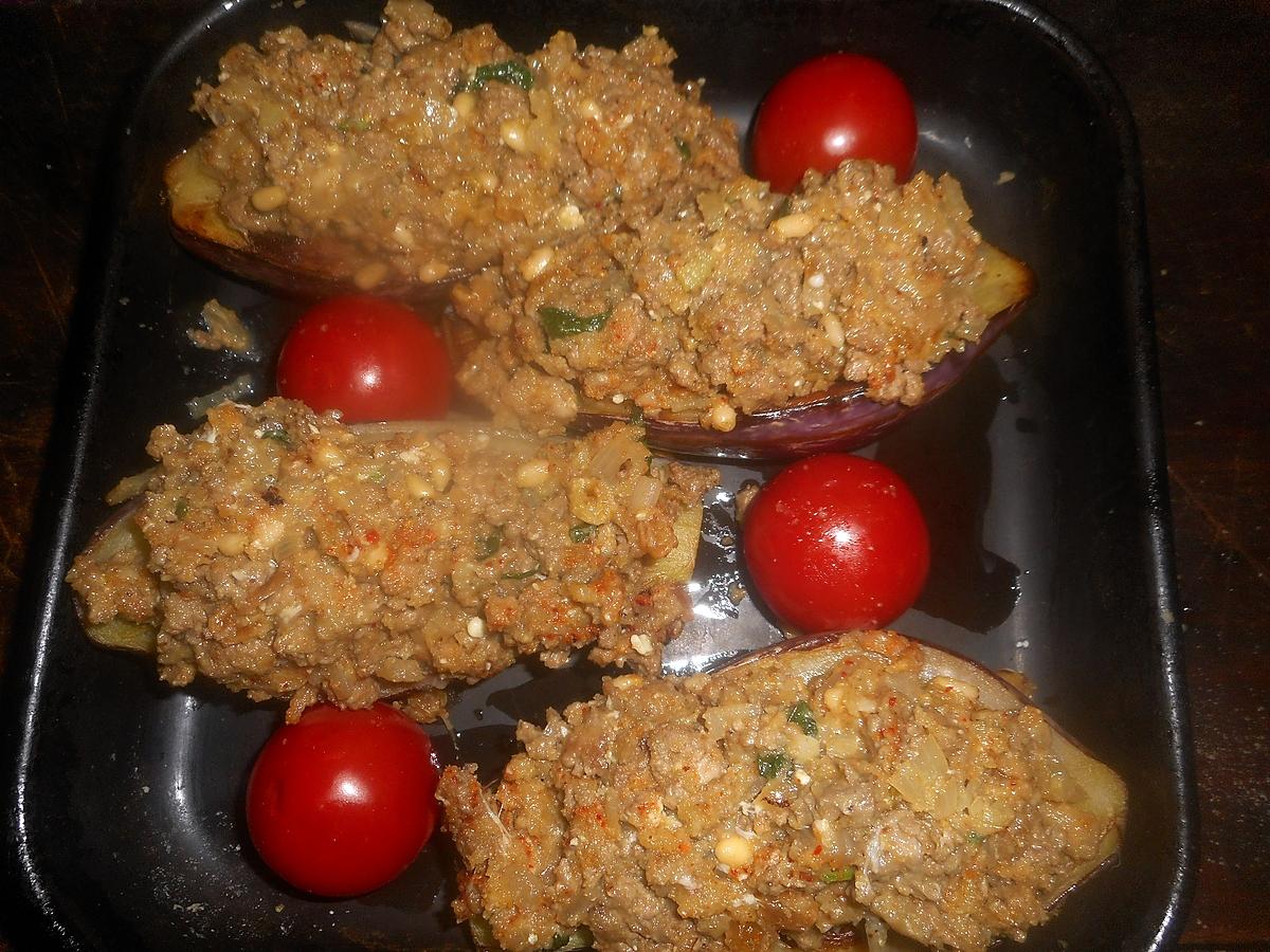 recette Aubergines farcies a l agneau,raisins secs et pignons