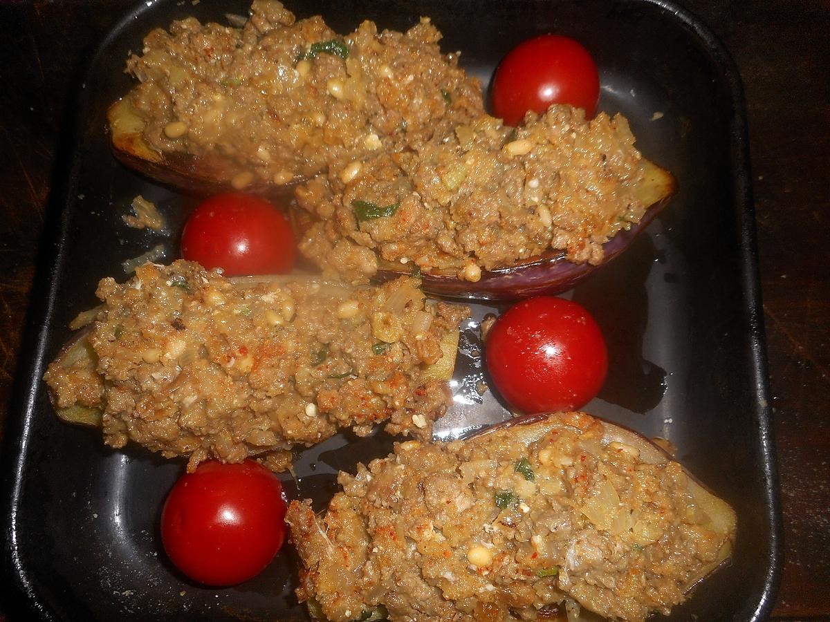 recette Aubergines farcies a l agneau,raisins secs et pignons