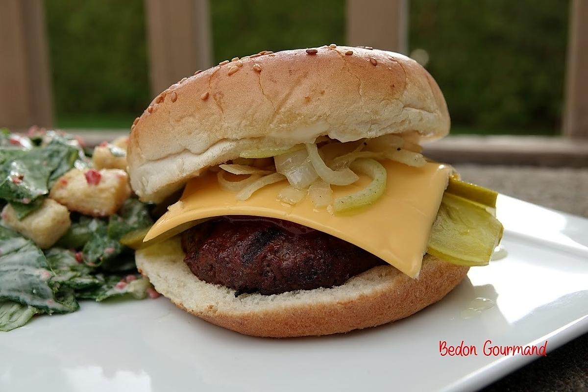 recette Burgers à la sauce barbecue et à la salade de chou