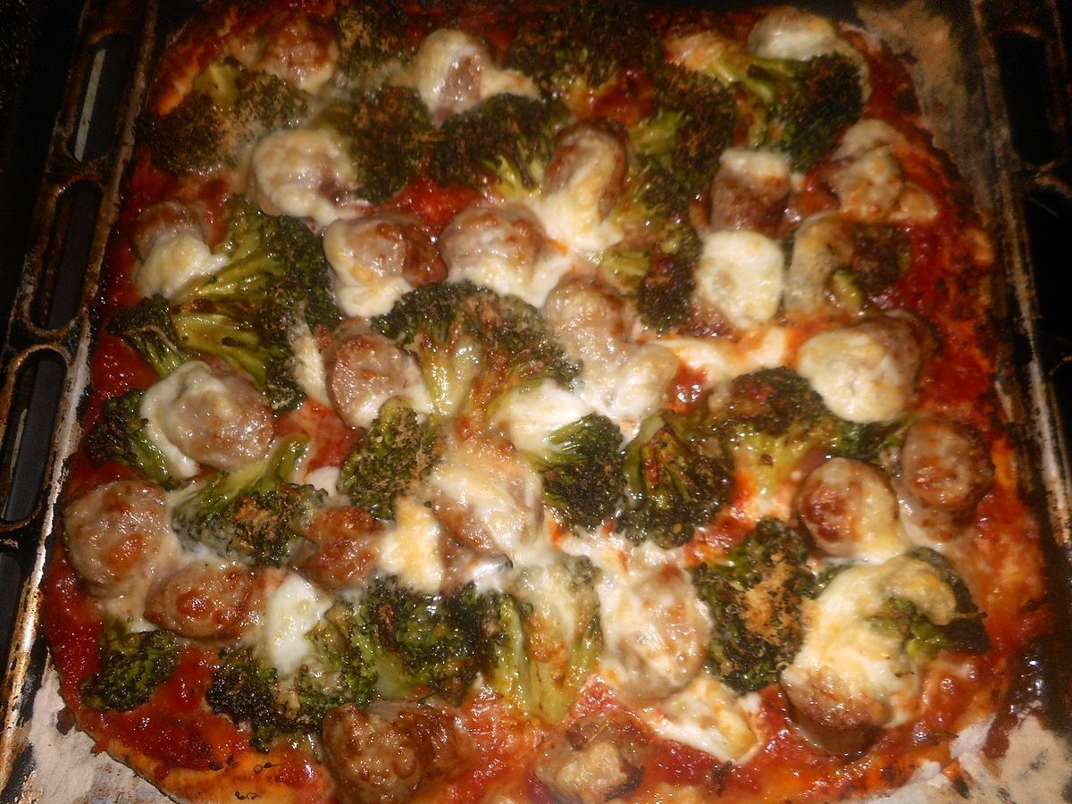 recette Pizza au brocoli et à la saucisse