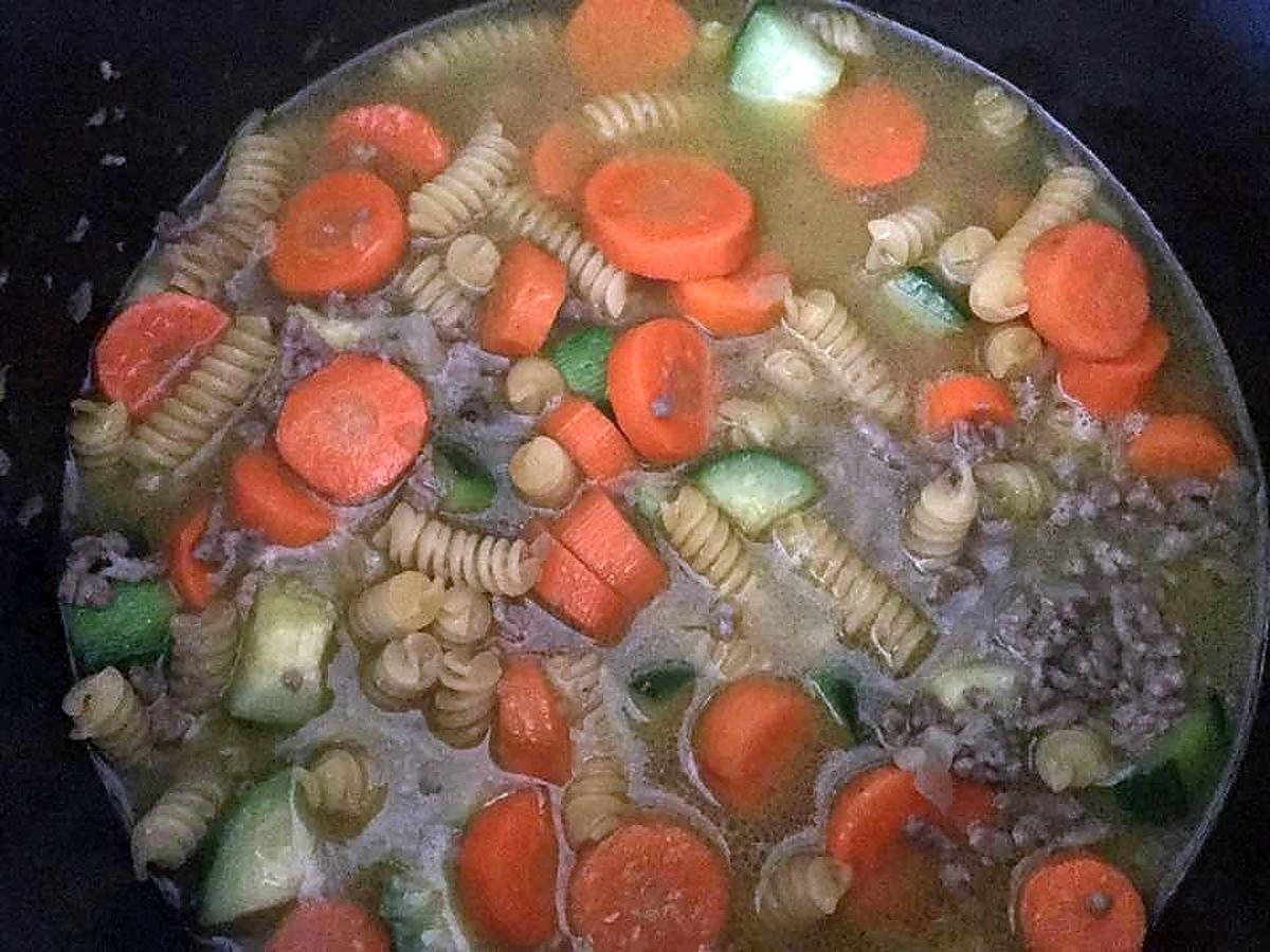 recette Pâtes aux courgettes/carottes/viande hachée AU COOKEO