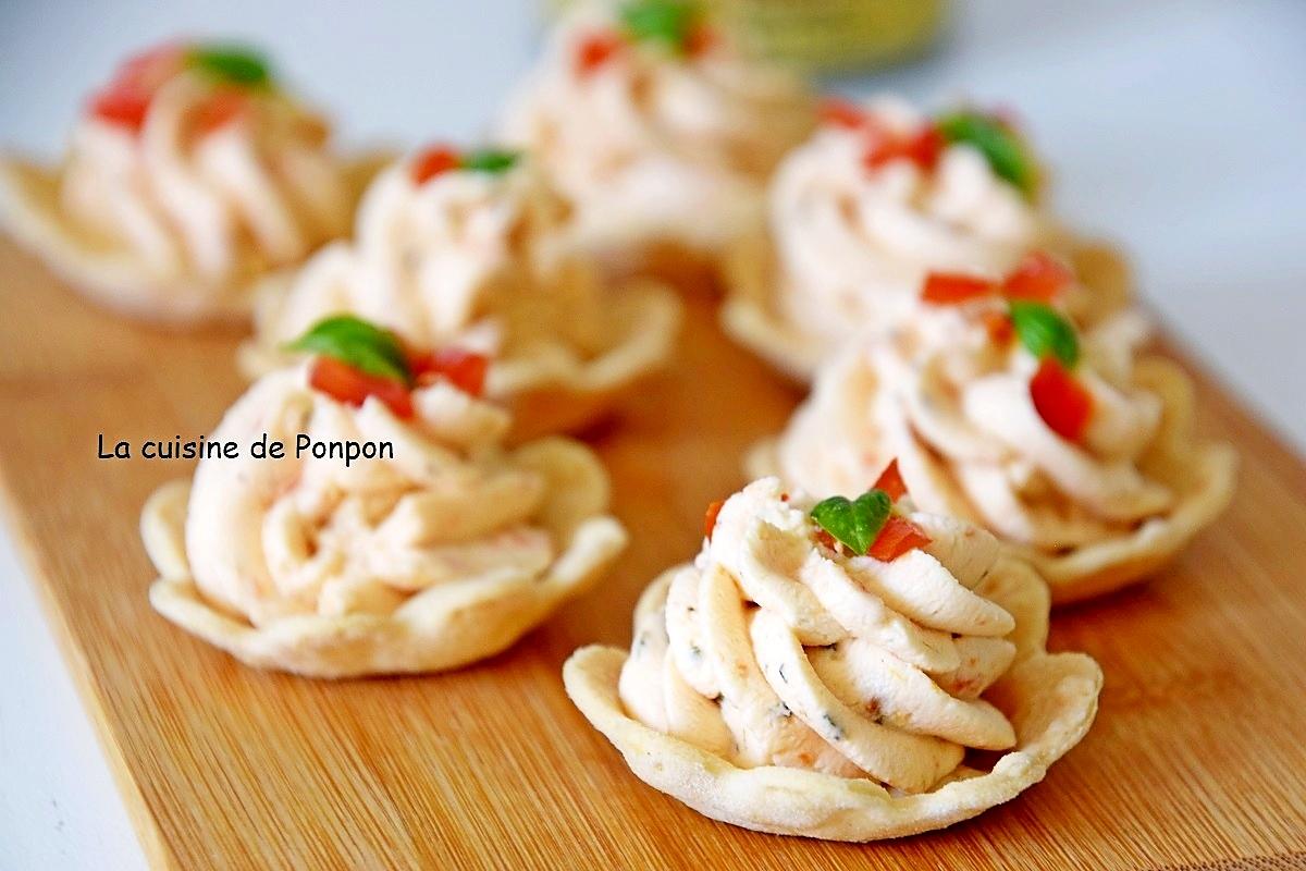 recette Amuse bouche mini lotus garni de fromage frais tomate et basilic