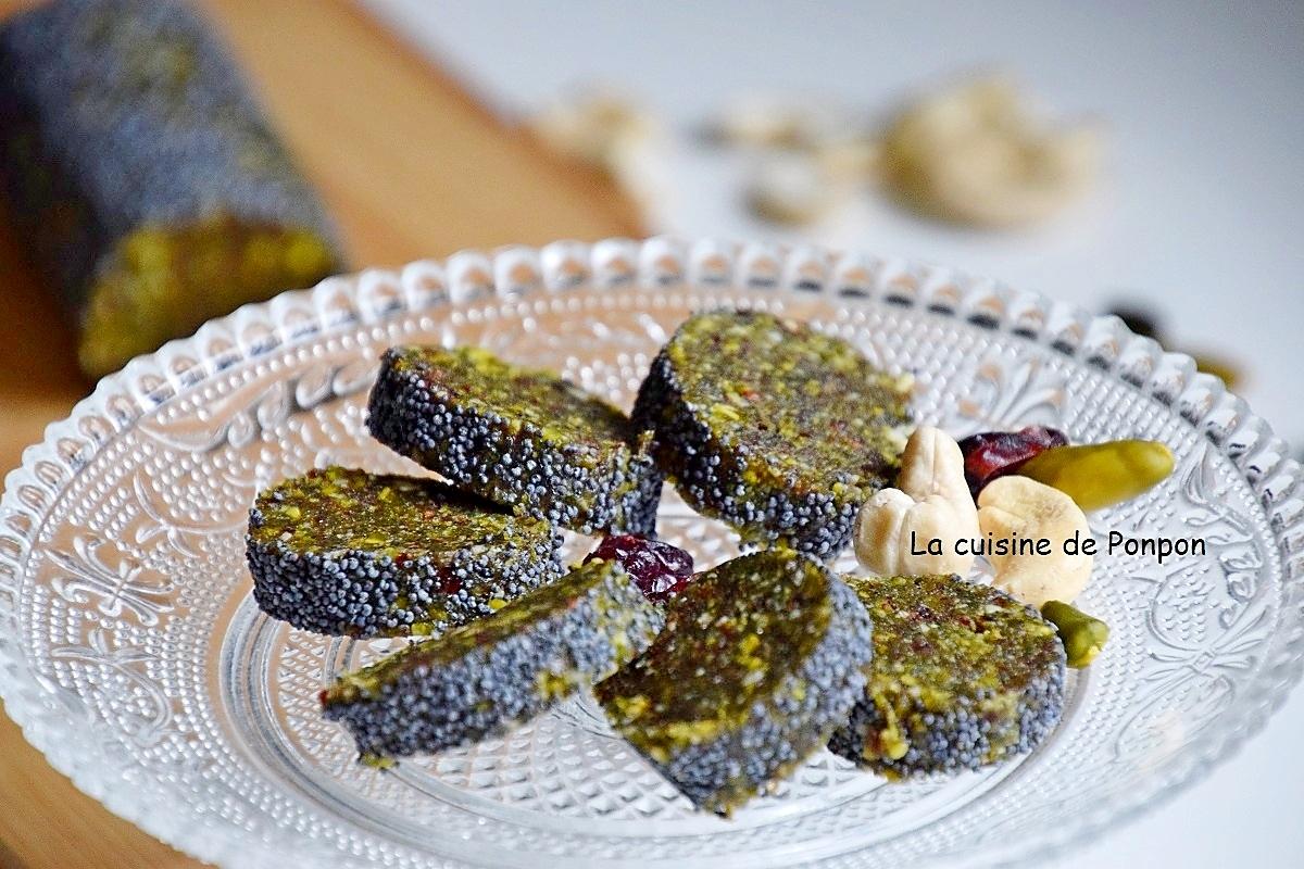 recette Barre énergétique aux dattes, pistaches, noix de cajou, cranberries, spiruline et acérola en poudre, vegan