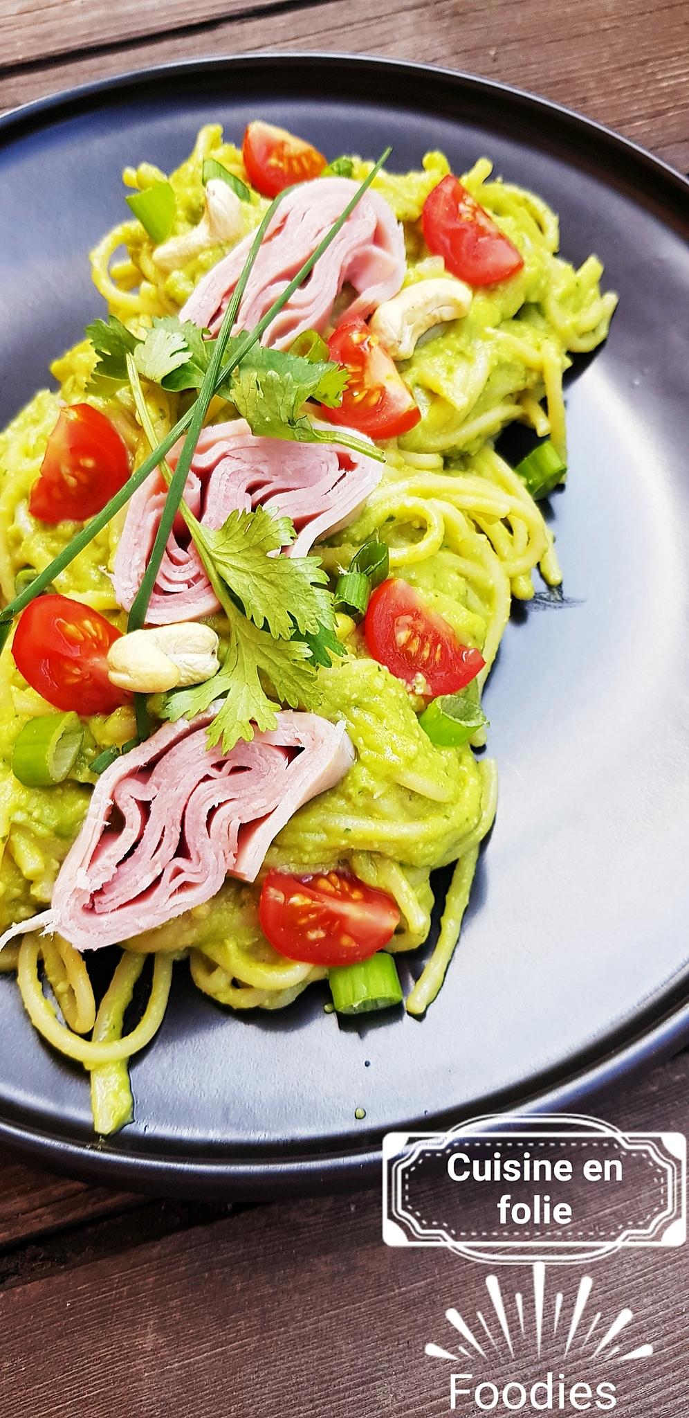 recette Pâtes au pesto d'avocat, noix de cajou  et herbes fraîches, un plat express