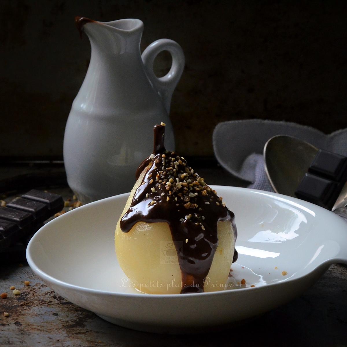 recette Poire pochée nappée de chocolat fondu