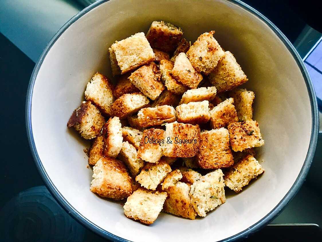 Recette de Croûtons de pain à l'ail