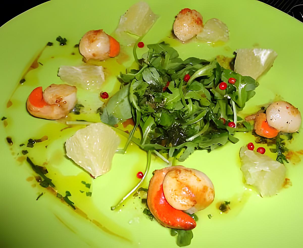 recette SAINT JACQUES POELEES EN SALADE VINAIGRETTE AUX AGRUMES ET AUX EPICES